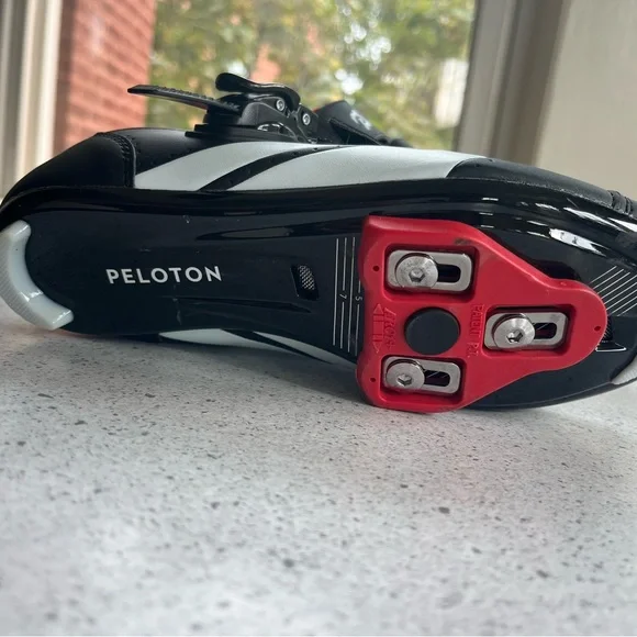 Peloton Black and White Cycling Shoes - Picture 3 of 4